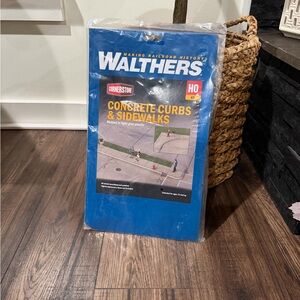 Walthers 933-3187 Concrete Curbs and Sidewalks Kit HO Scale - New In Package